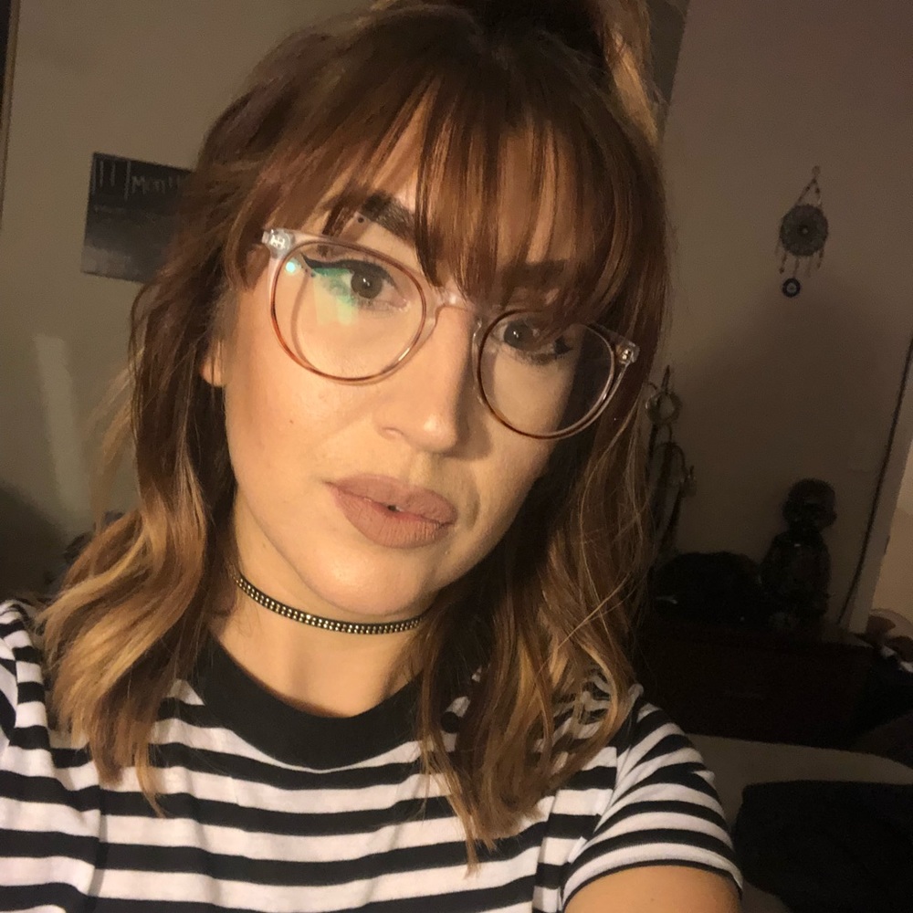 Meet your Posher, Desiras